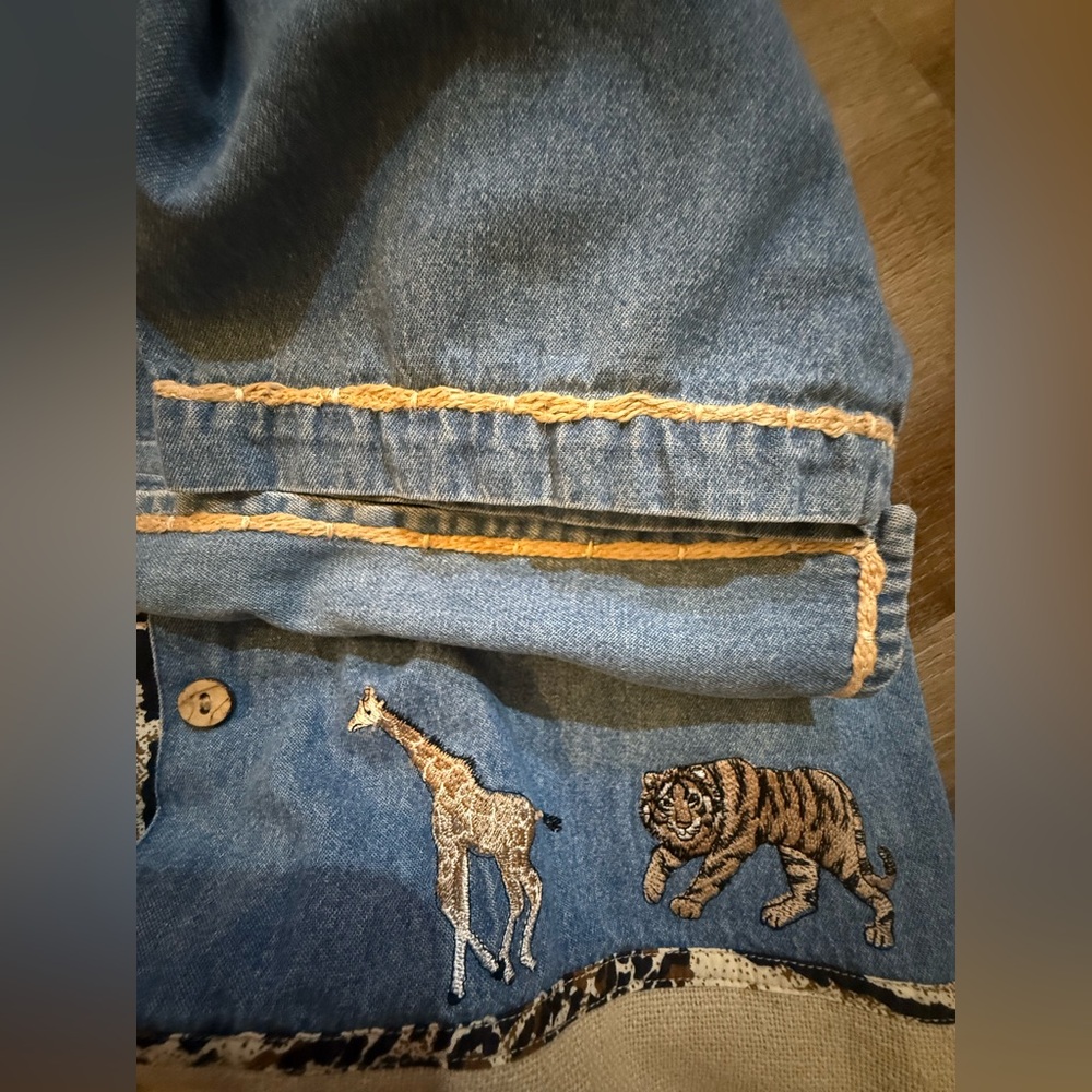 Tantrum Blues Vintage Denim Safari Button-Up Animal π¦ π¦ Shirt Size XL - Picture 9 of 16